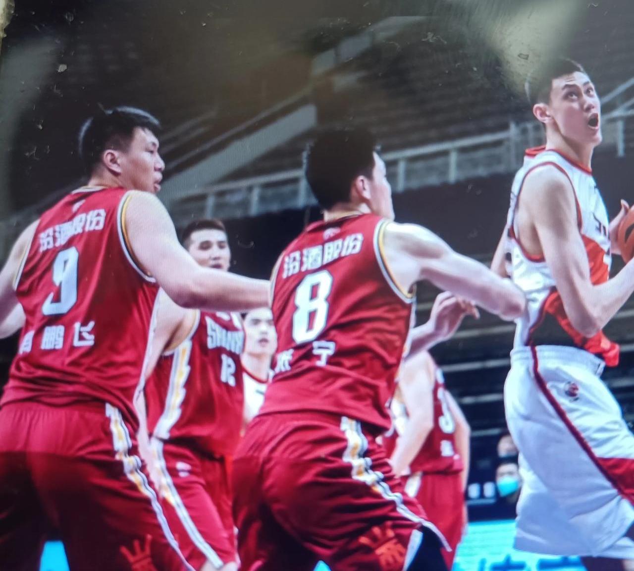 山西球员精准传球,为球队夺冠铺路的简单介绍 山西球员精准传球,为球队夺冠铺路的简单介绍