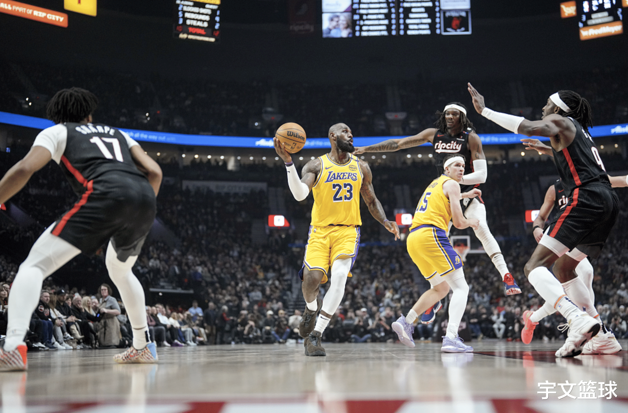 AYX体育赛事-开拓者防守功效出众，击败对手实现巨大逆转的简单介绍