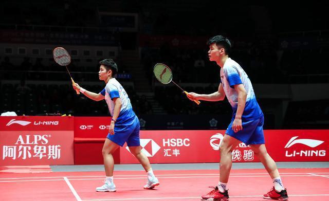 中国队鏖战印度队，黄鸭组合扛起全队