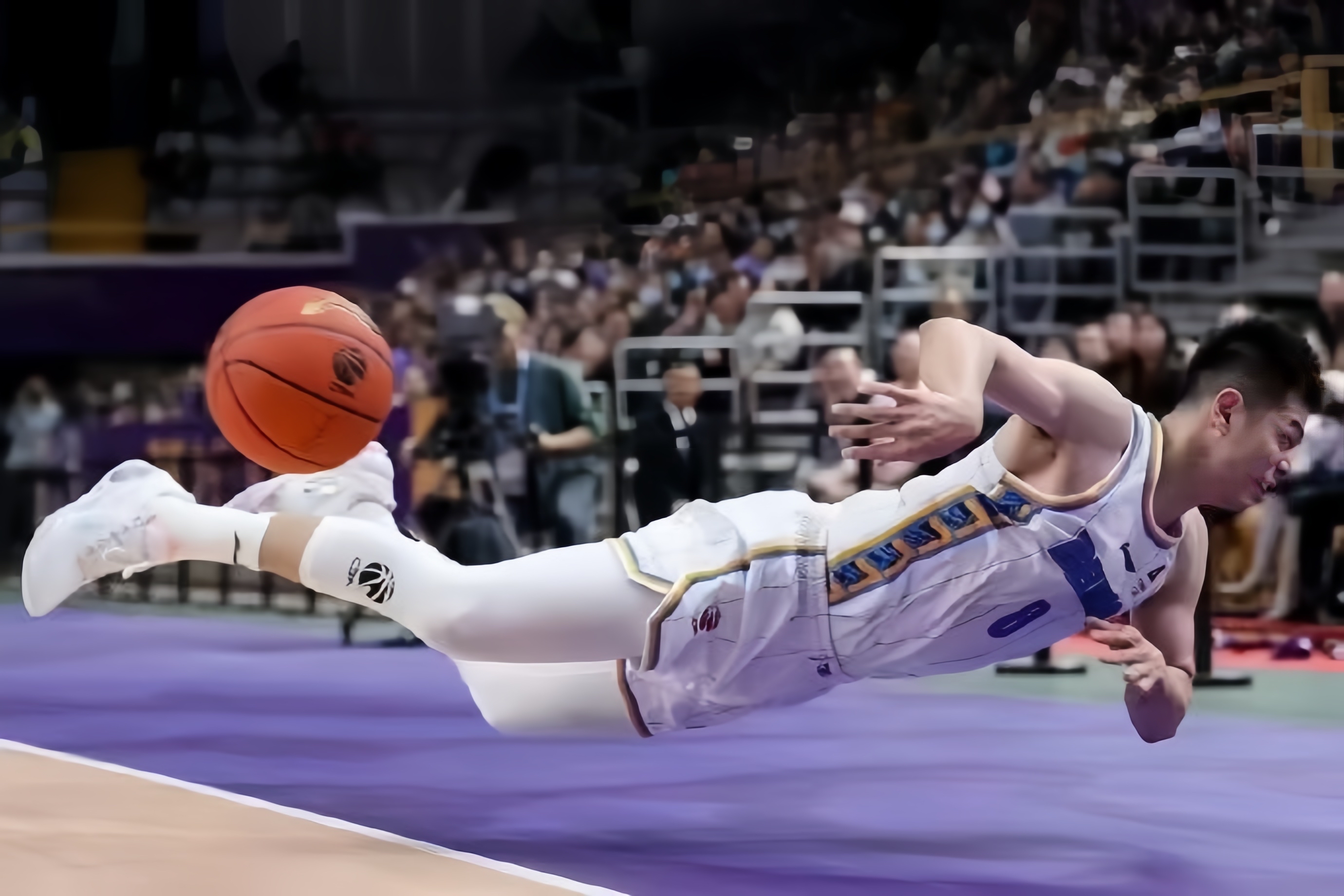 爱游戏大厅-包含爵士横扫墨西哥男篮，福克斯爆发神勇的词条