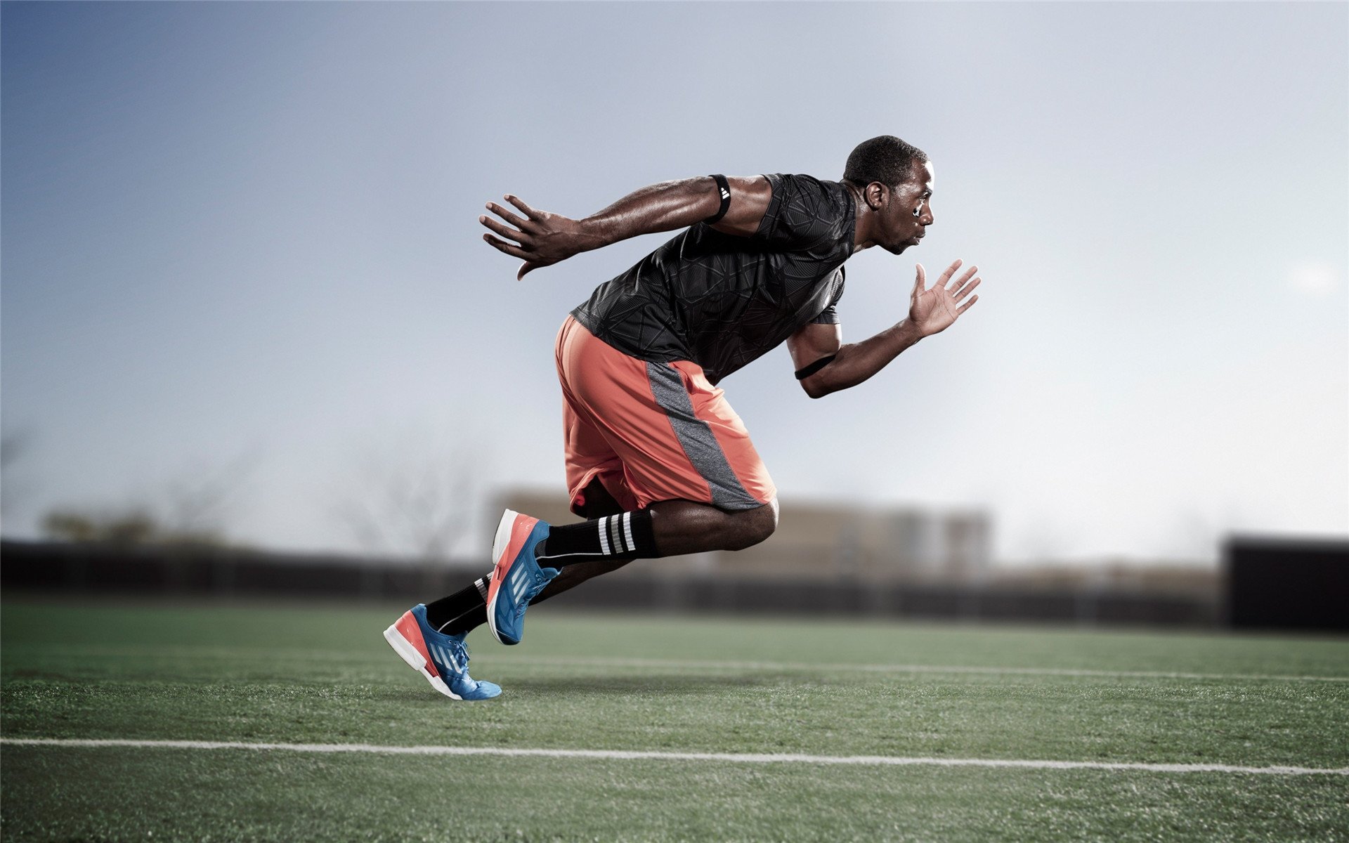 策略与勇气的胜利，皮亚斯特里关键超越助索伯力克哈斯车队